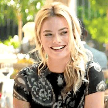 margot robbie nude gif